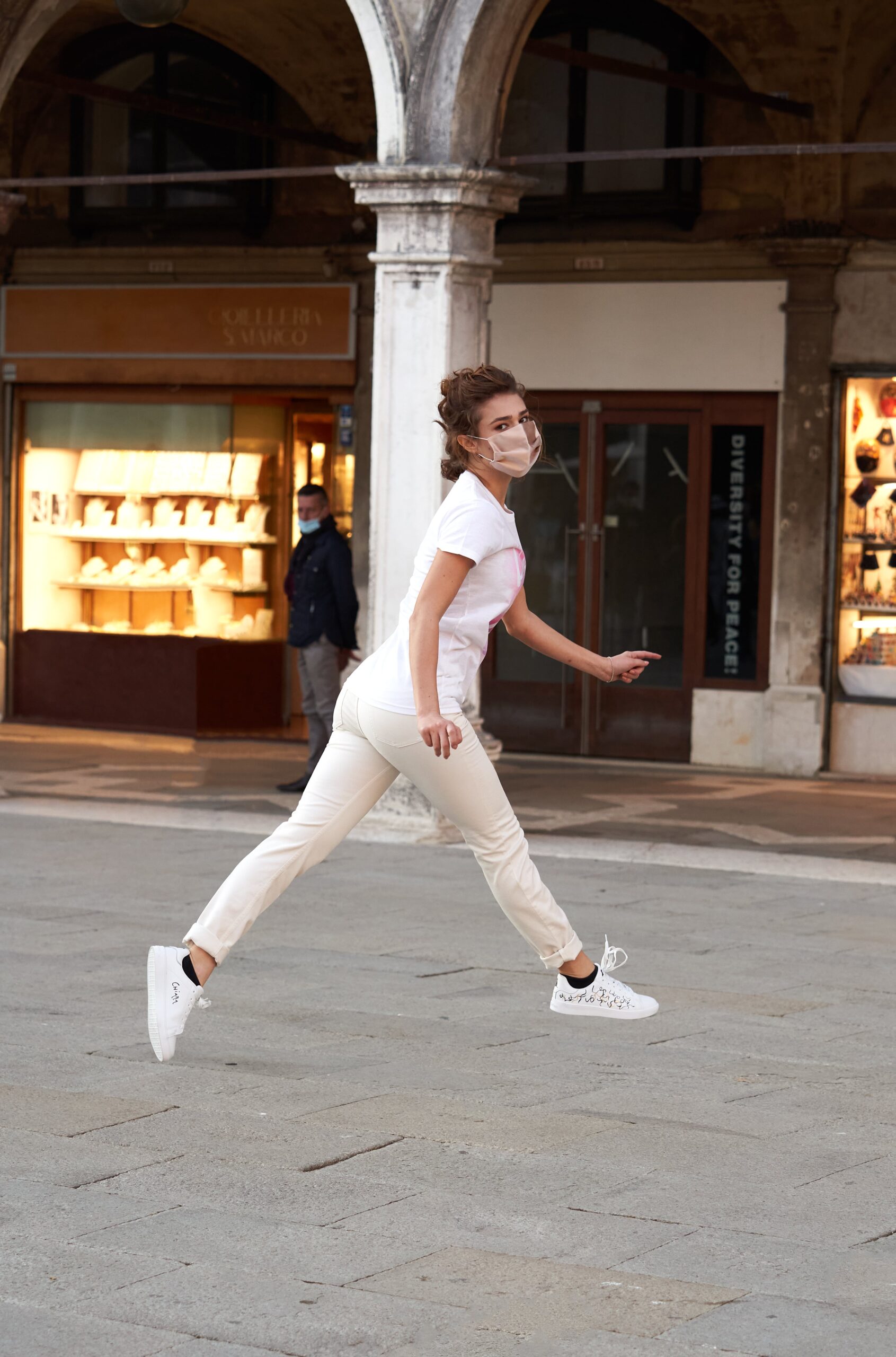 Labrador @serdyukovigor Venice Fashion Week